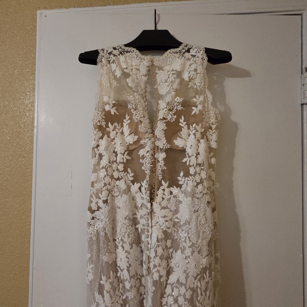 Stella York Lace Wedding Dress - Picture 4 of 6